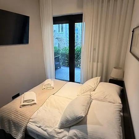 Cracow Old Town Luxury Apartments, Pool & Gym & Sauna & Parking & 24h Self Check-in * Krakow